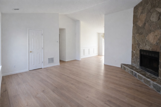 Photo - 5666 La Fleur Trl