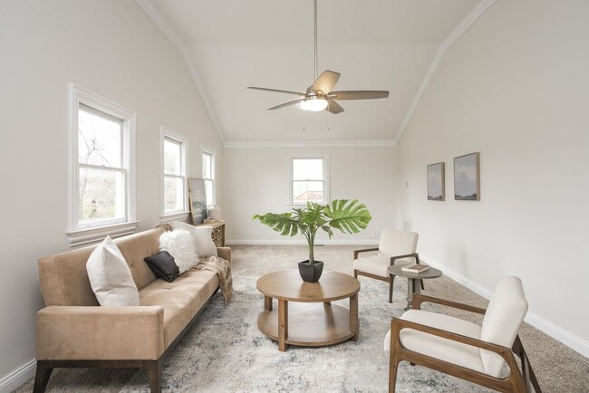 Photo - 301 Lutie St