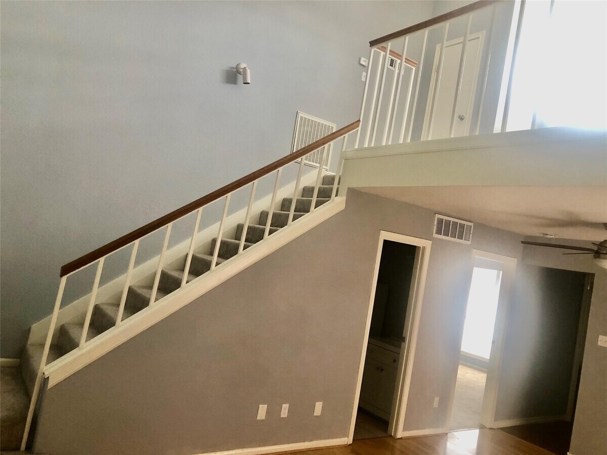 Photo - 3150 Walnut Bend Ln Unit 618