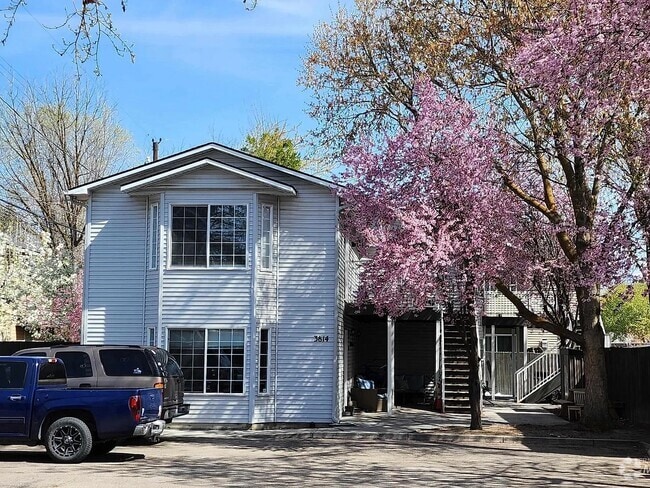 Building Photo - 3814 W Glendale St Unit 202 Rental