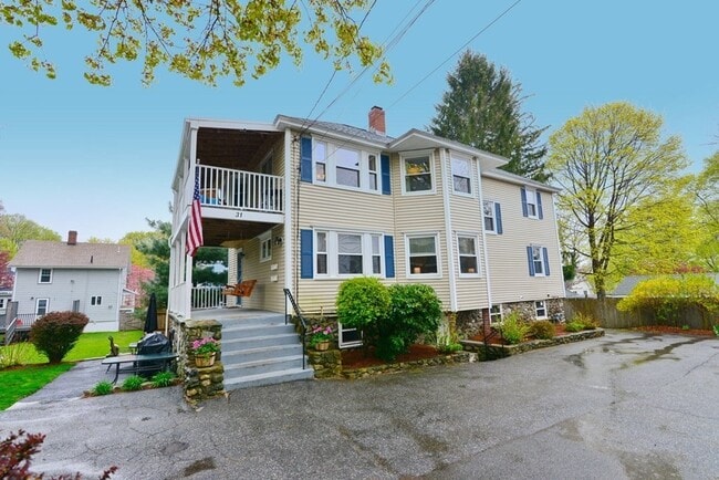Building Photo - 31 1st St Rental