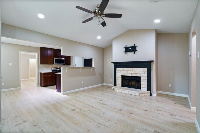 Photo - 13300 Cowdray Park