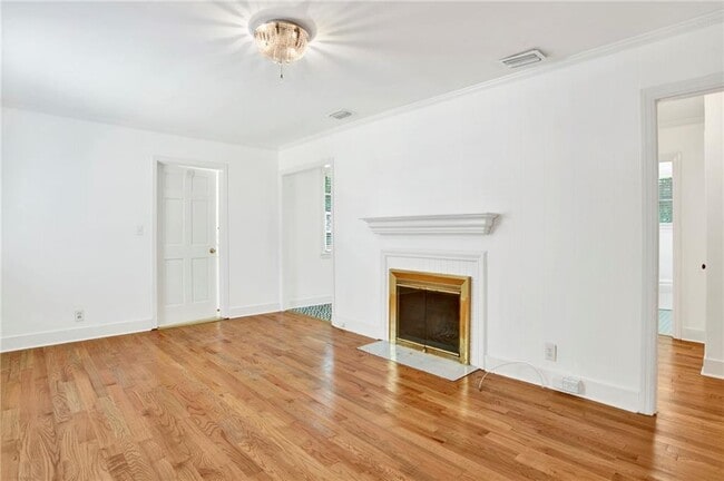 Photo - 309 Border Dr W