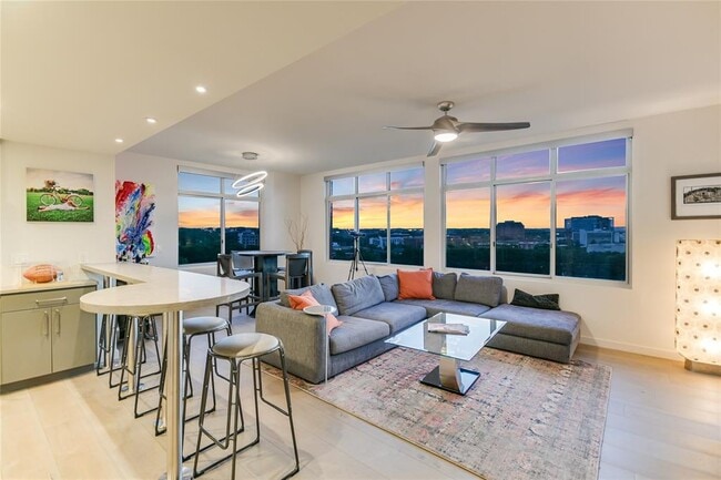 Photo - 54 Rainey St Unit 922