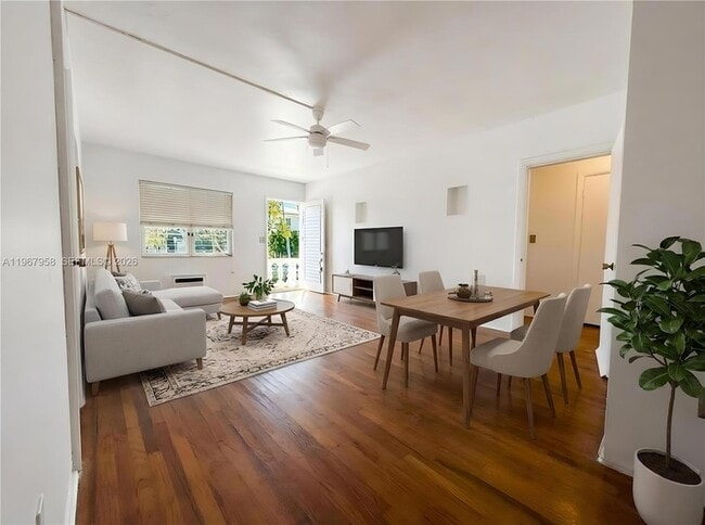 Photo - 841 W 40th St Unidad 2