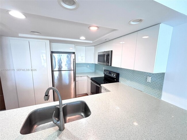 Photo - 400 South Pointe Dr Unidad 408