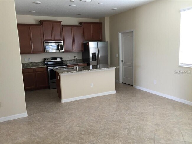 13048 Garridan Ave