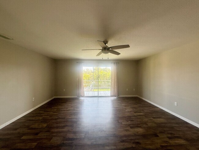 Photo - Centrally Located 2Bed/2Bath Condo for Rent in Sarasota Unit 407