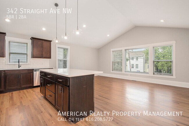 Photo - 342 Straight Ave NW