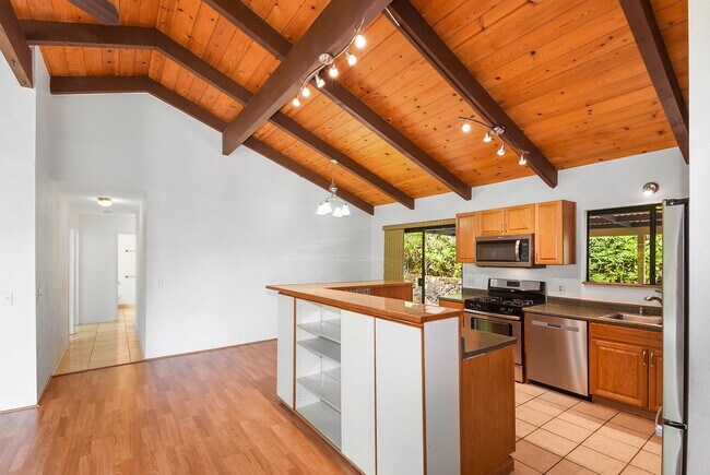 Photo - 3 Bedroom 2 Bathroom Renovated Home in Des...