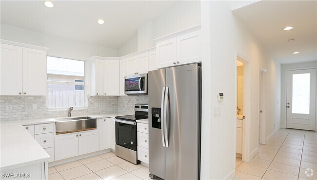 Building Photo - 835 106th Ave N Rental