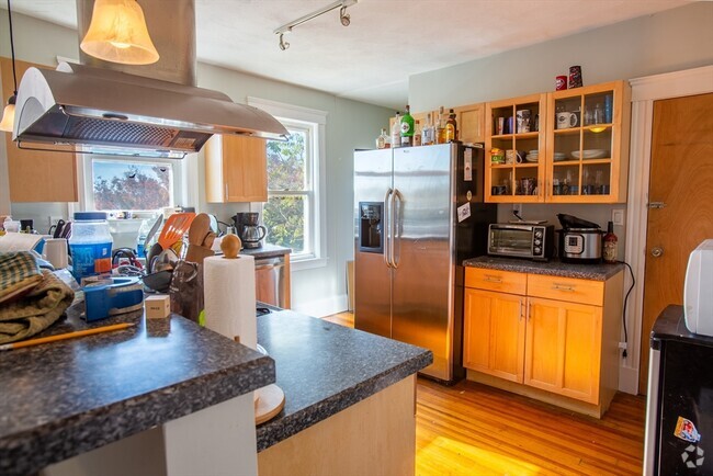 Building Photo - 6 Belmont St Unit 3 Rental