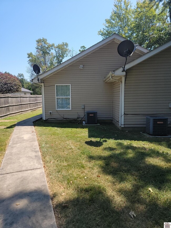 Photo - 2627 Fairmont St