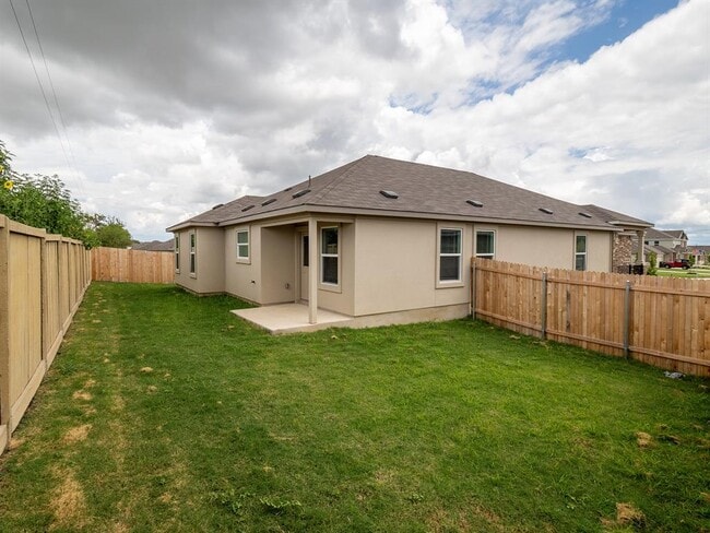 Photo - 702 Silver Springs Bend
