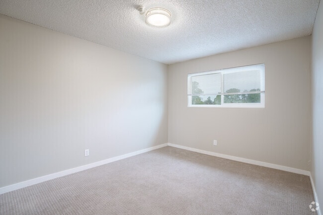2BR, 1BA - Bedroom