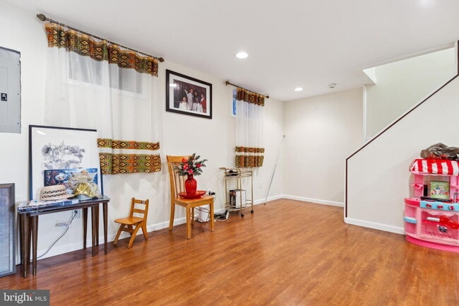 Photo - Amazing Opportunity to RENT This beautiful updated 3 levels TH. 3 beds and 3 .5 baths.