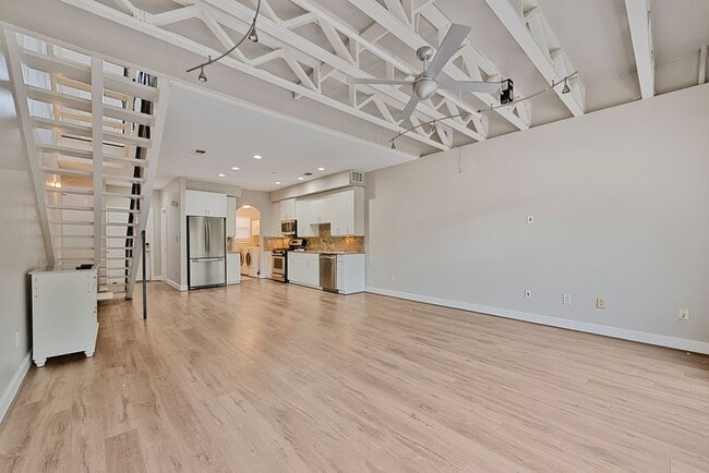 Building Photo - 1616 Elgin St Unit 11 Rental