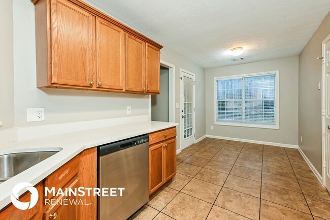 Photo - 852 New England Ct