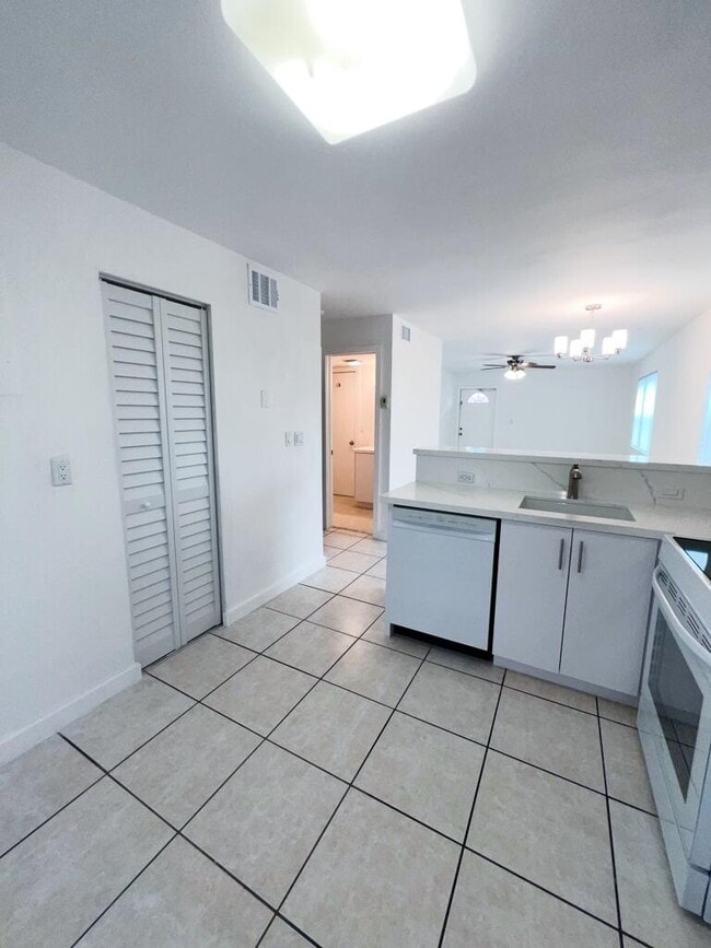 Photo - 3777 NW 78th Ave Unidad 46E