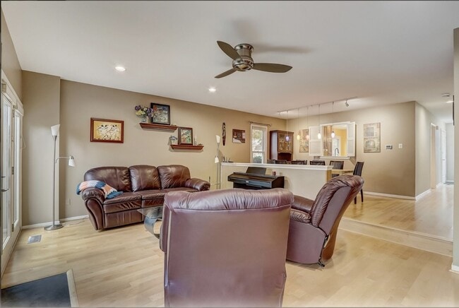 Photo - 909 Winchester Ct