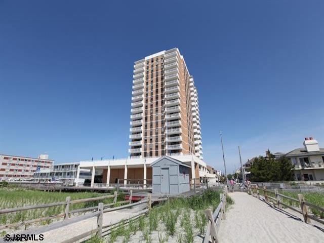 Building Photo - 5200 Boardwalk Unit 16A