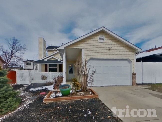 Photo - 4820 Jet Wing Cir W