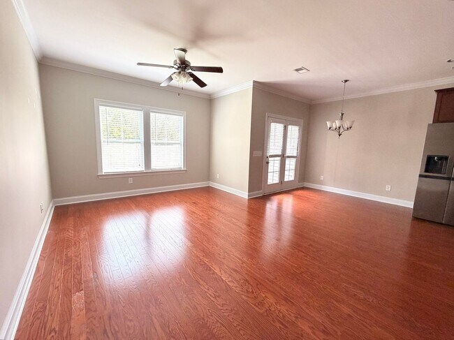 Photo - 4217 Scharite St