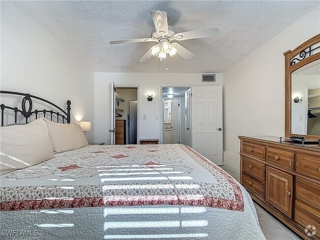 Building Photo - 175 Turtle Lake Ct Unit 108 Rental
