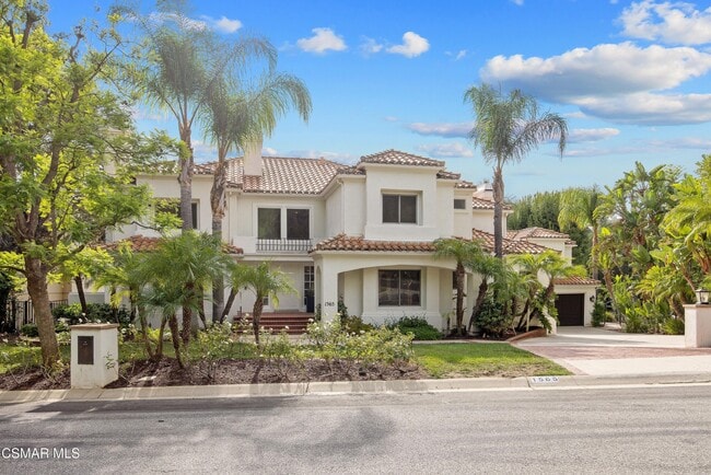 1565 Falling Star Ave