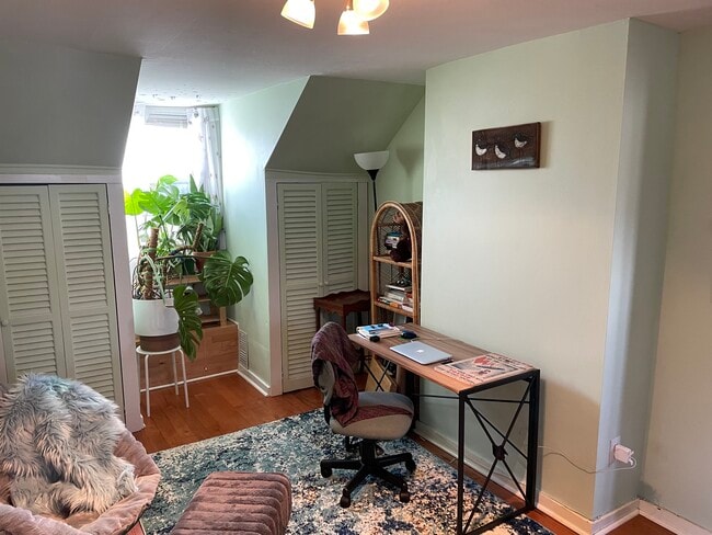 living room - 208 Willow St