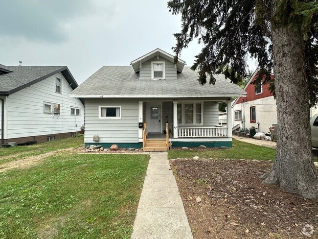 Building Photo - 3 Bedroom Home