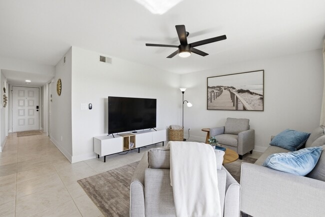 Building Photo - 12521 Kelly Sands Way Unit 34