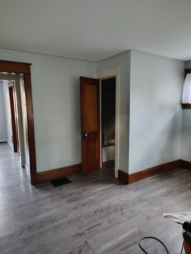 Building Photo - 153 Grove St Unit 1 bedroom apartment lower flat