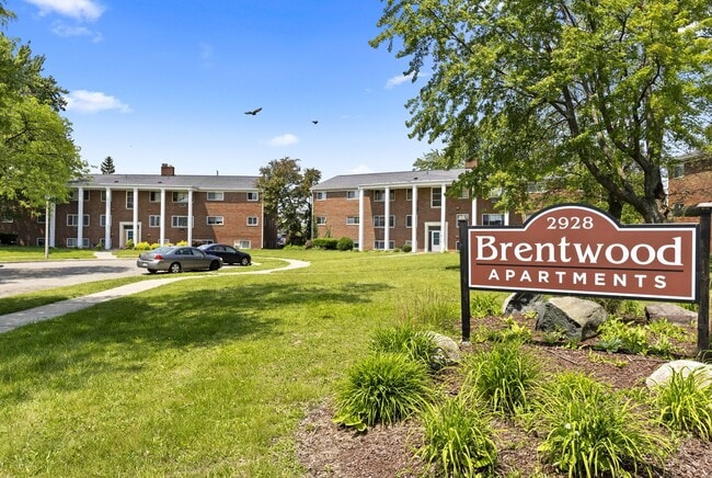 Photo - Brentwood Apartments (460 Silver LLC)