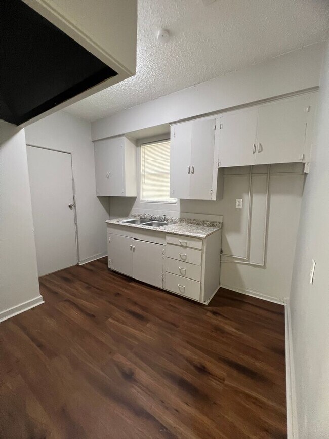 Photo - Section 8/Housing Voucher Accepted*Updated...