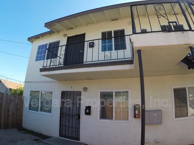 Photo - 1083 E 7th St Unidad 4