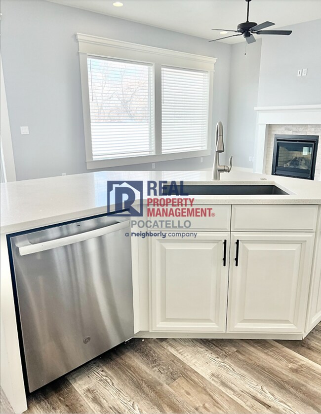 Photo - "AMAZING NEW HOME FOR RENT" 3 Bed 2 Bath - 2 Car Garage