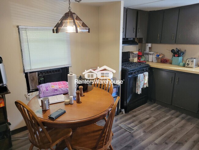 Photo - 120 Hwy St W