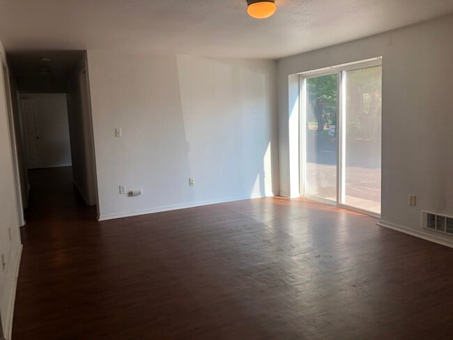Photo - 1235 NE Lybecker Rd