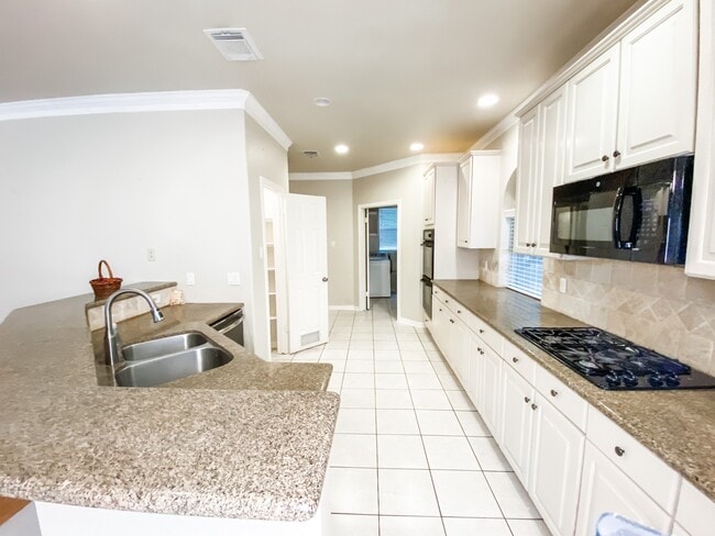 Building Photo - 13030 Mossy Ridge Cove