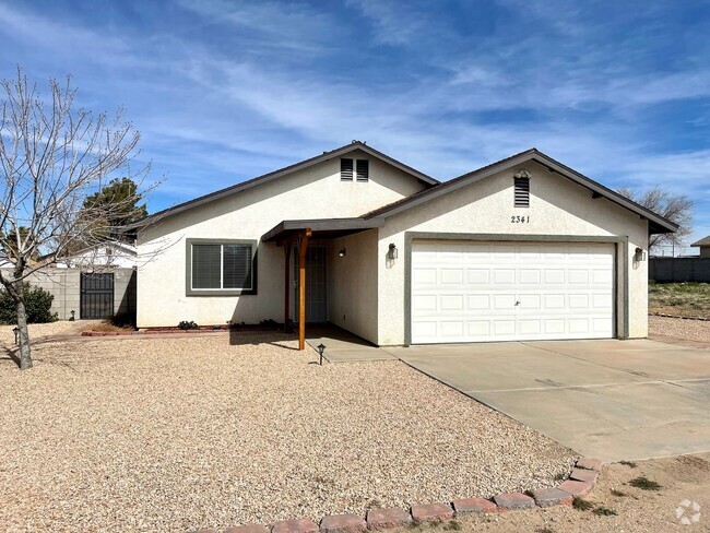 Building Photo - Cute 3 Bedroom Home Near Splash Pad and Hu...