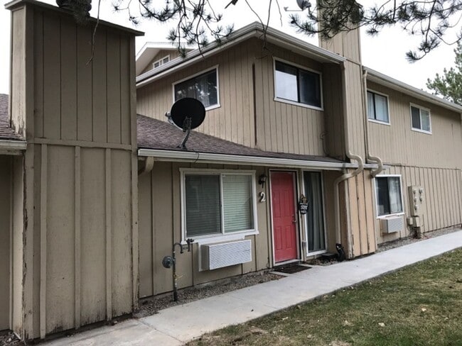 Building Photo - 759 Meadows Dr