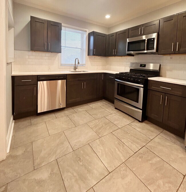 Photo - 2009 N Wanamaker St