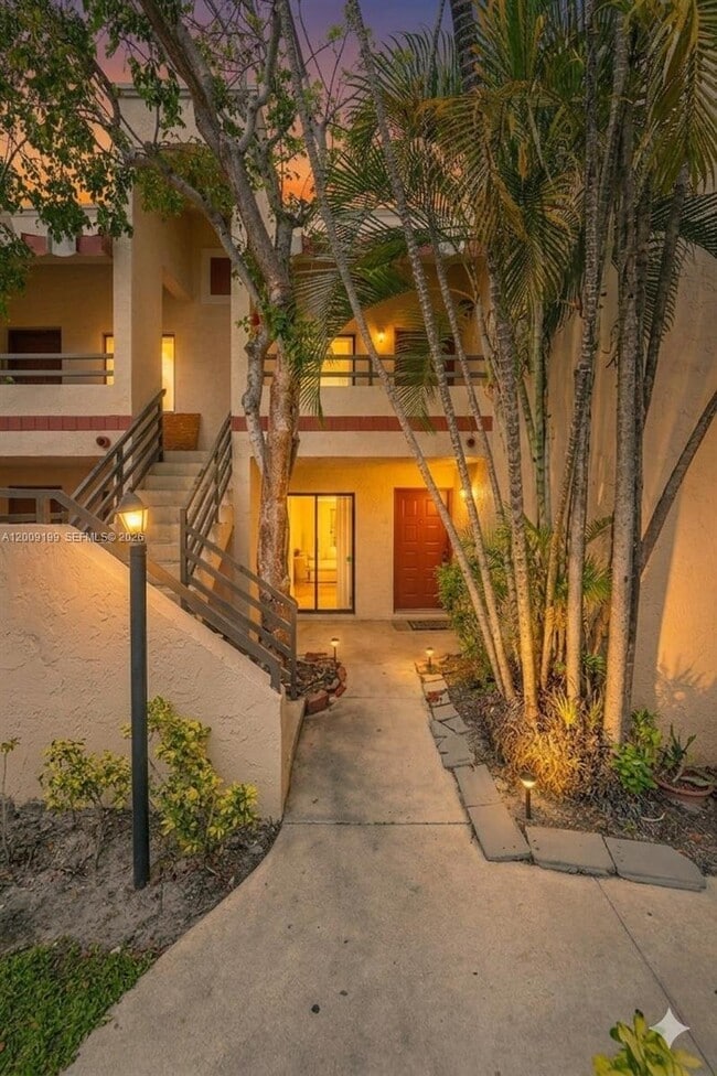 Building Photo - 20160 NE 3rd Ct Unit 3