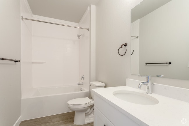 1BR, 1BA - The Railway
