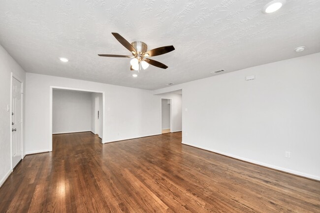 Photo - 5803 Darnell St