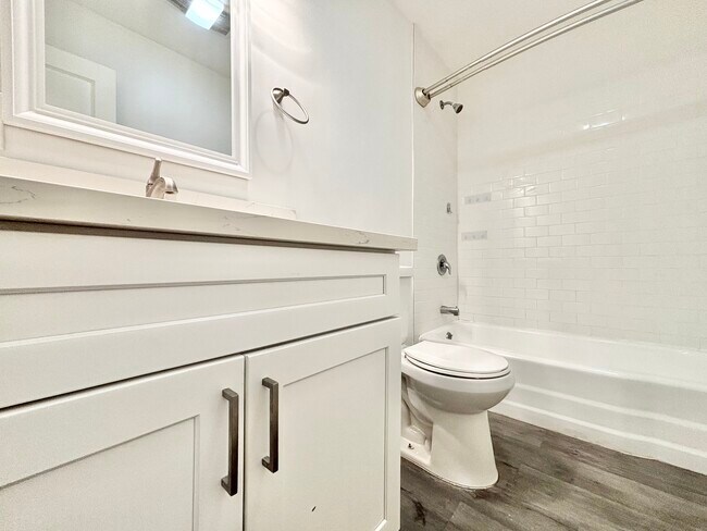 Photo - 5311 Hermitage Ave.