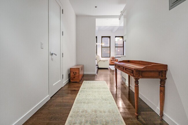 Photo - 11 E 36th St