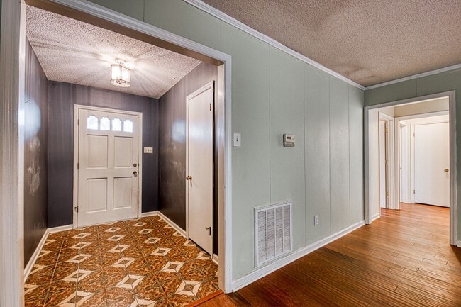 Photo - Spacious Home for Rent!