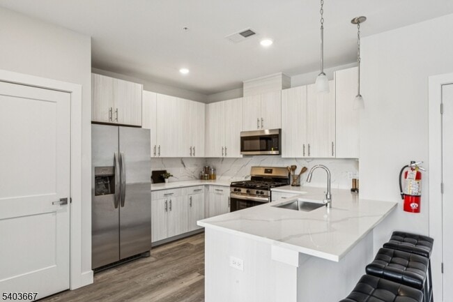 Photo - 140 W Webster Ave Unit 214